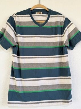 BENCH Men’s V- Neck Shirt Top Size Large Striped Blue Gray White & Green
